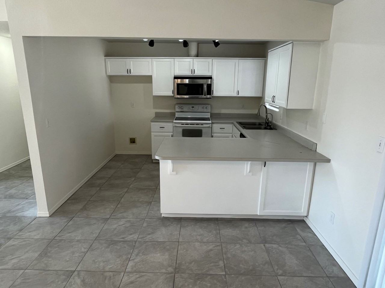 1621 Ash Ave - Photo 6 of 25