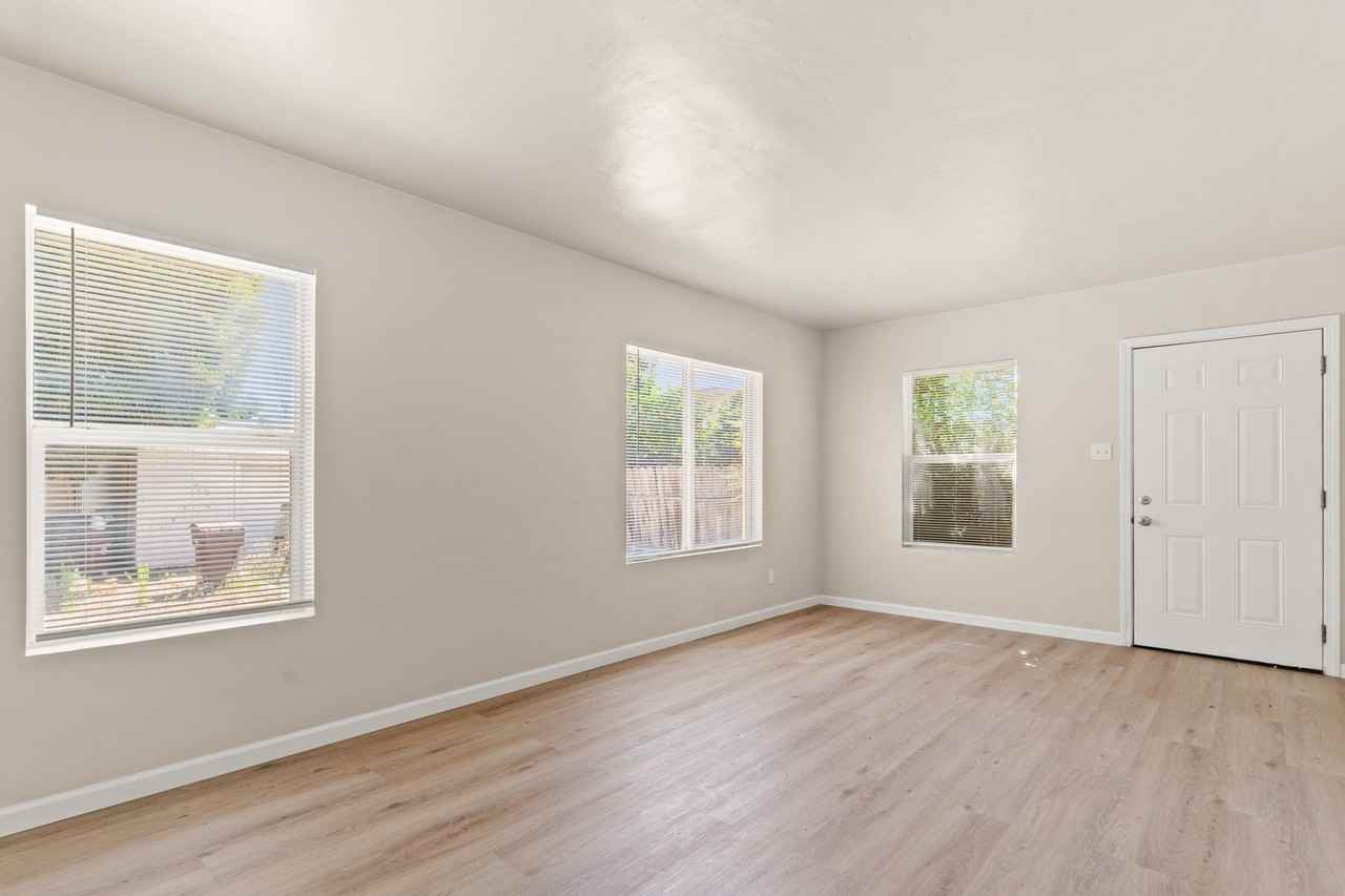6124 Hayes St - Photo 2 of 14
