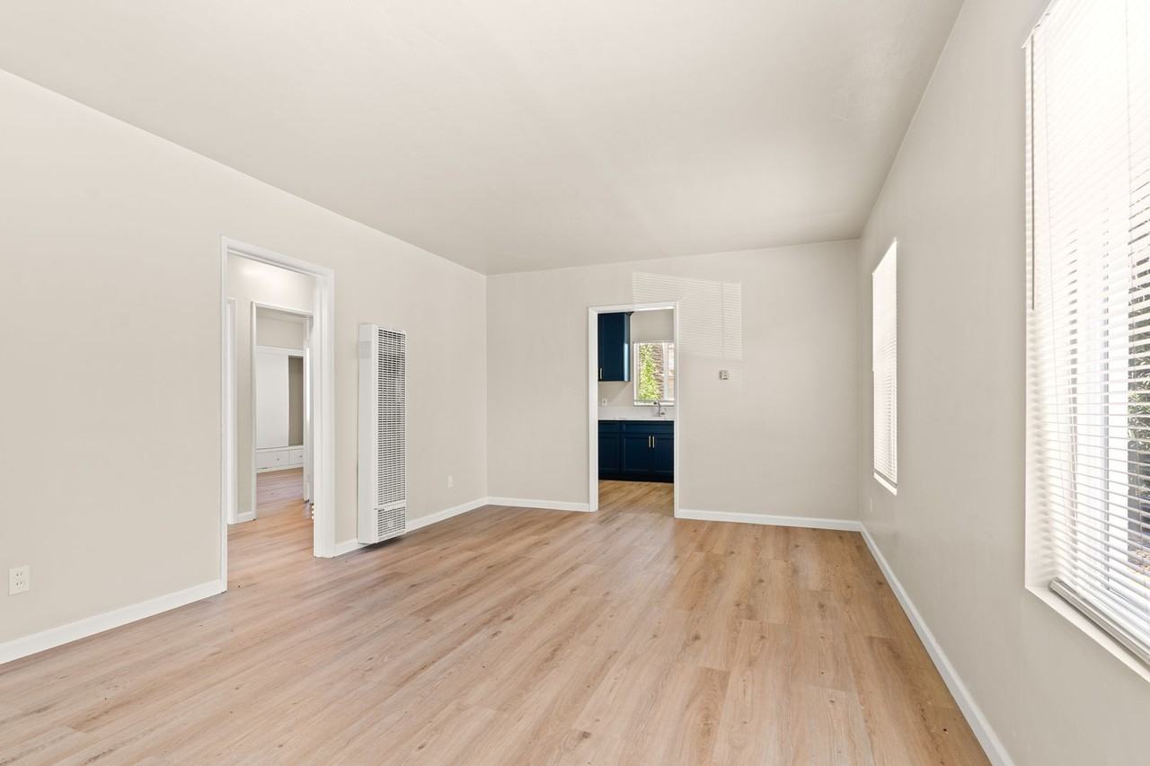 6124 Hayes St - Photo 3 of 14