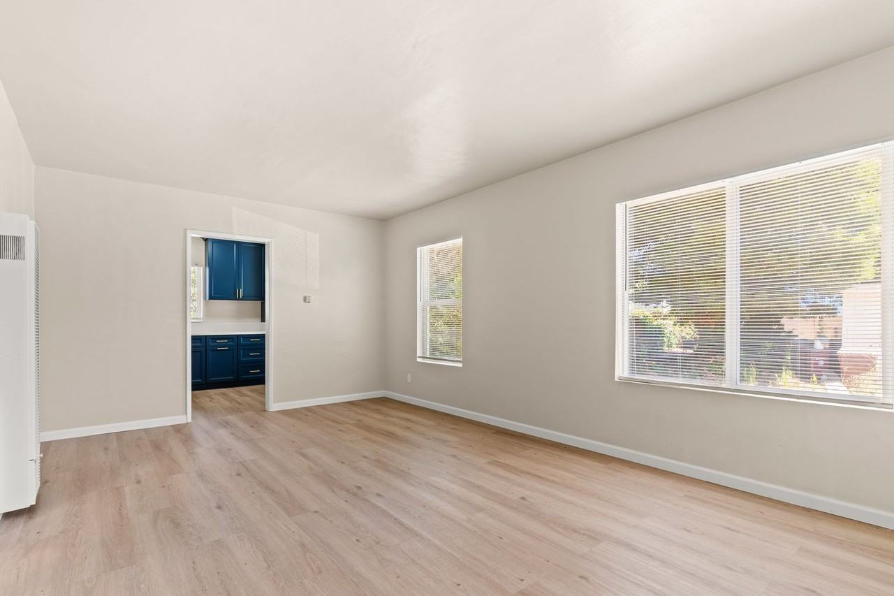6124 Hayes St - Photo 4 of 14