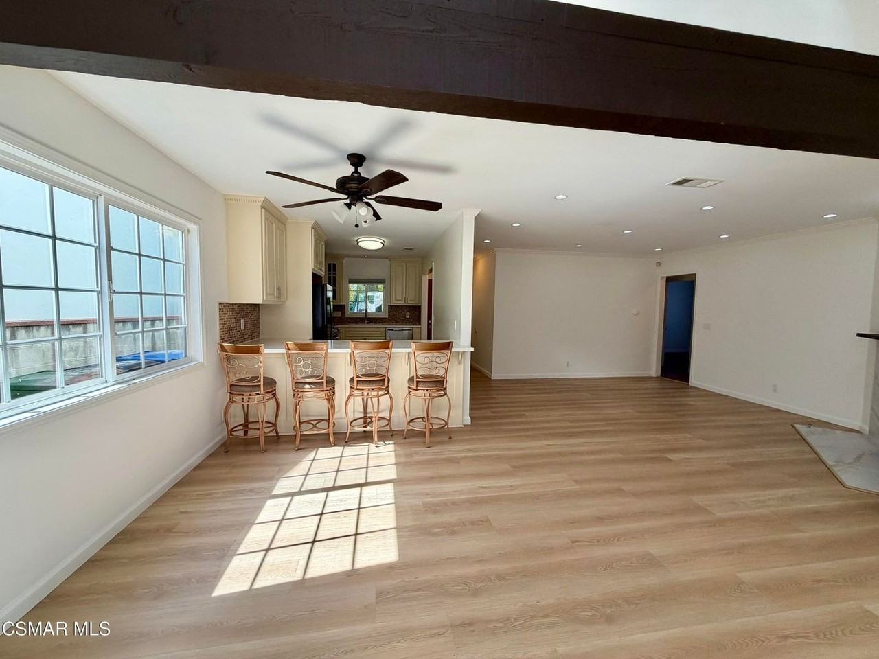 22206 Del Valle St - Photo 6 of 33