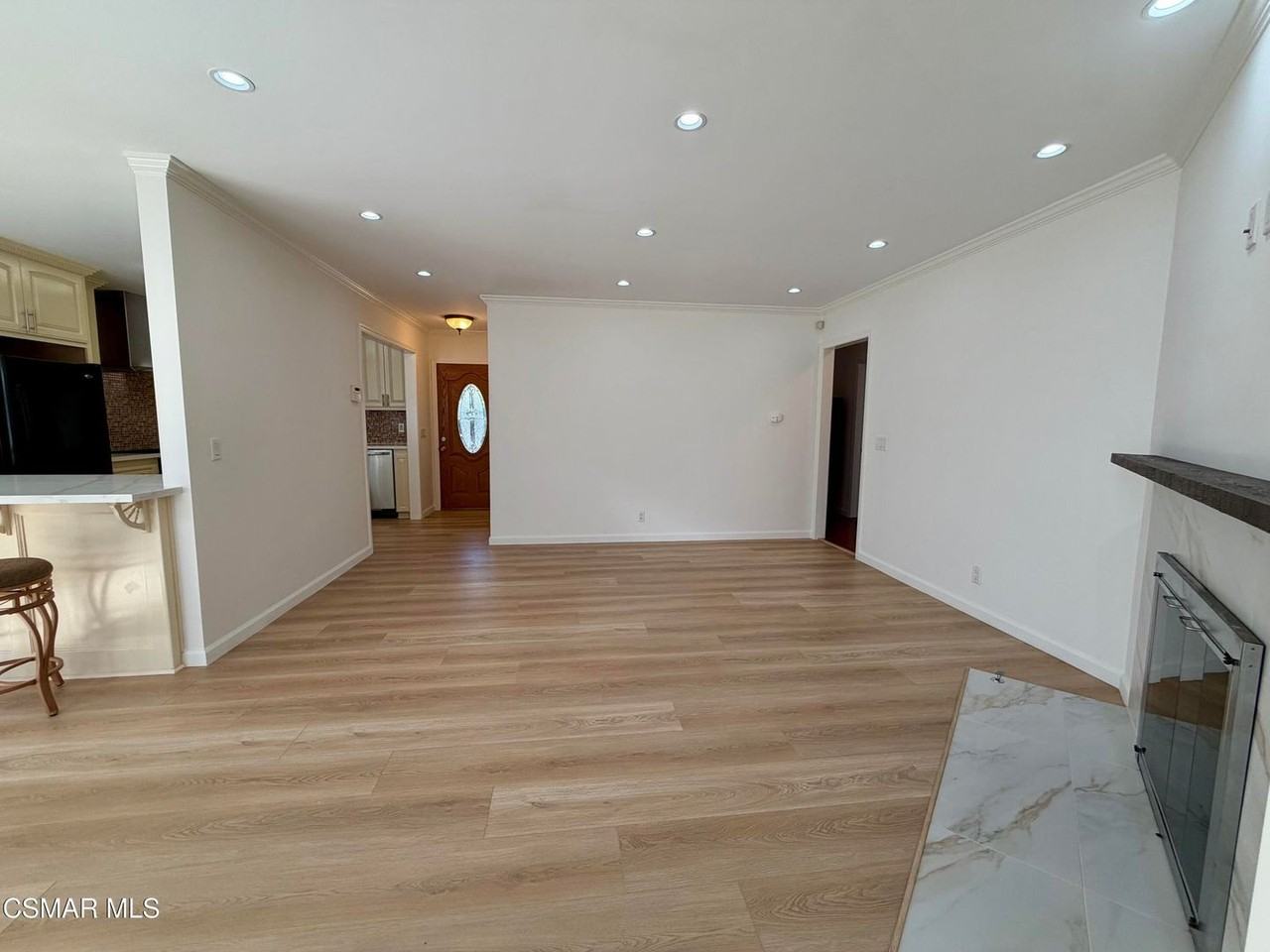 22206 Del Valle St - Photo 7 of 33