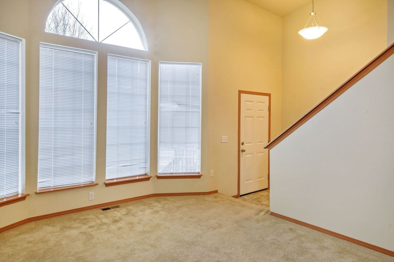 5631 105th Pl Ne - Photo 2 of 15