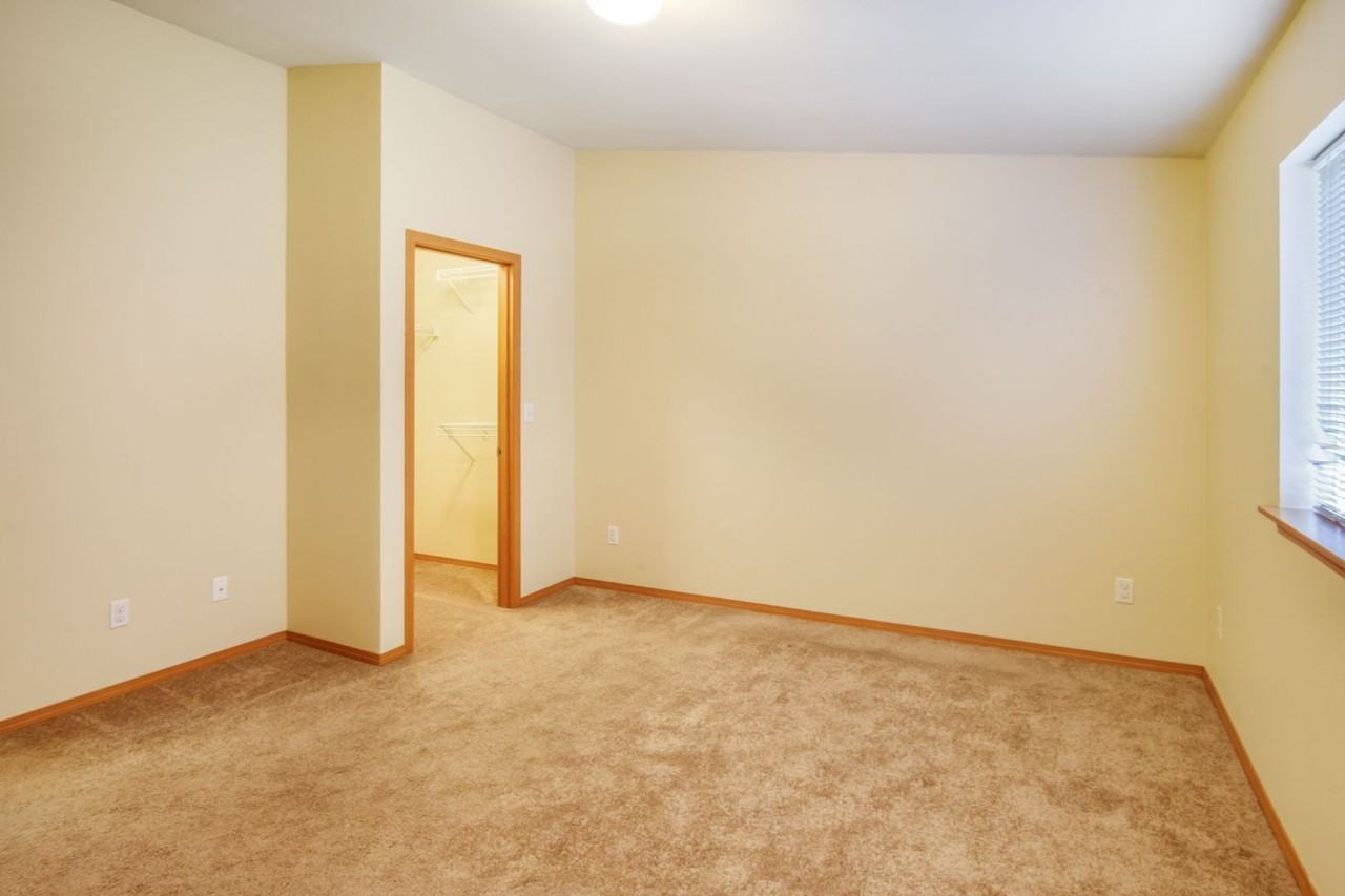 5631 105th Pl Ne - Photo 7 of 15