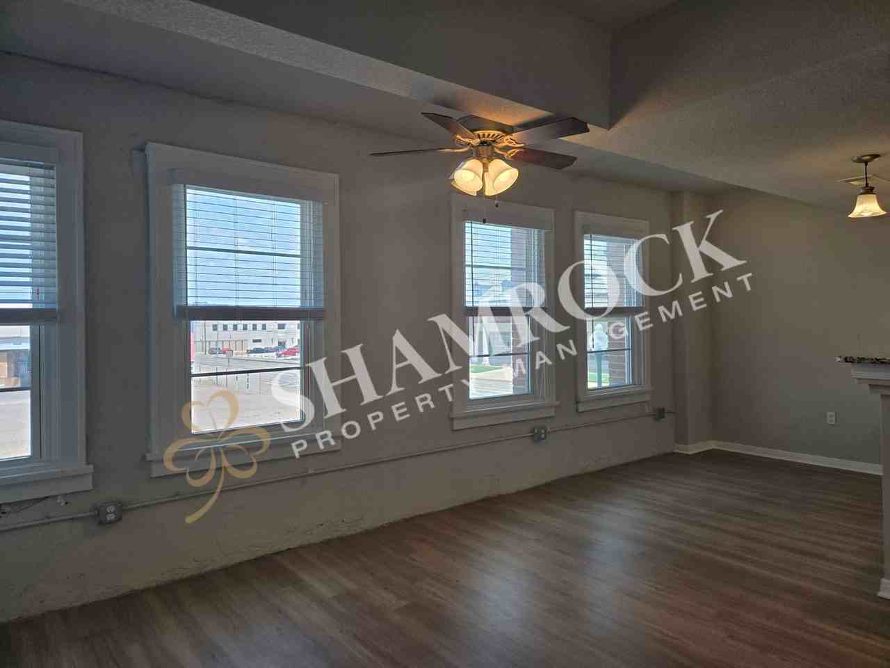 1307 Austin Ave #504 - Photo 5 of 7