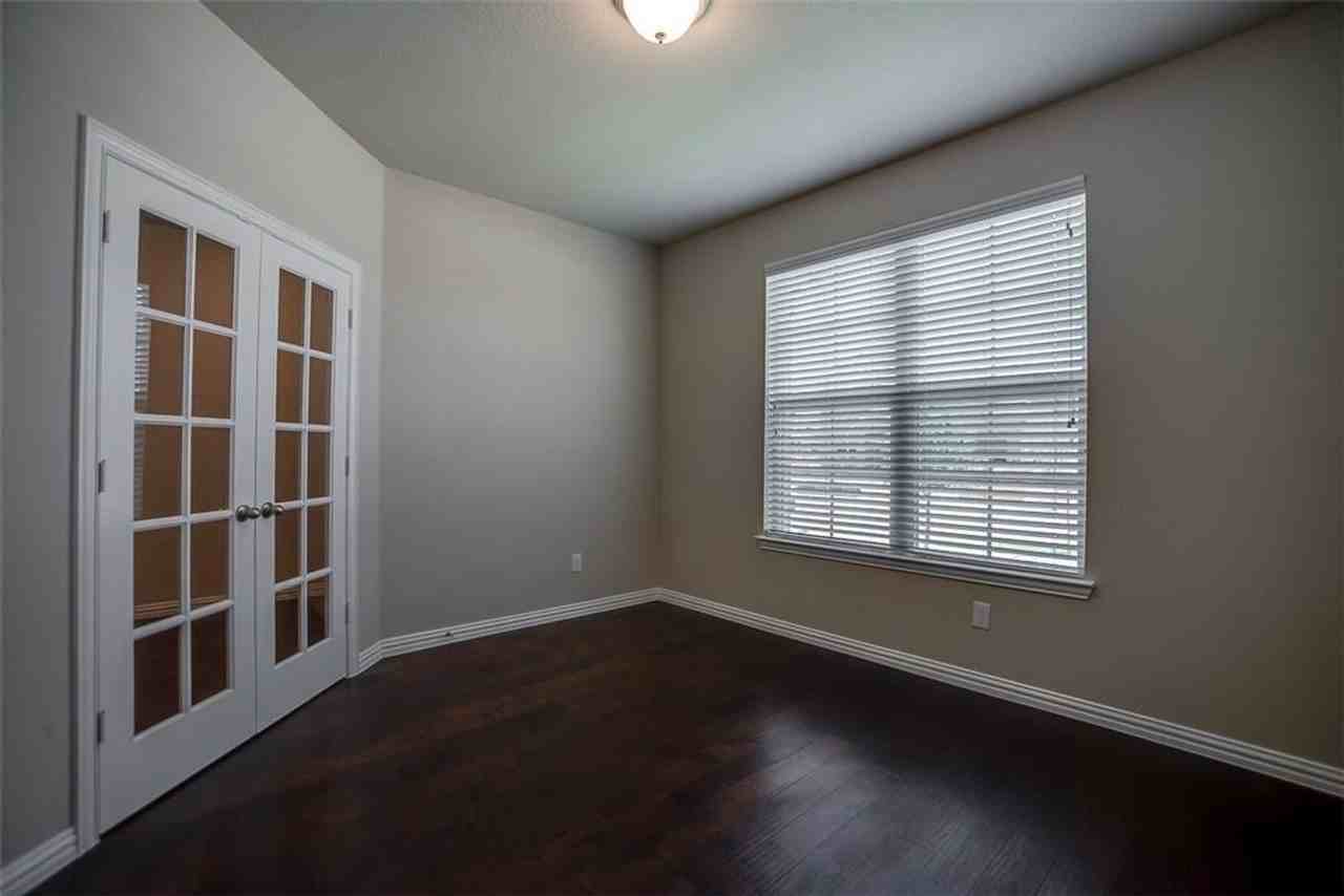 4525 Conrad Ave - Photo 4 of 22