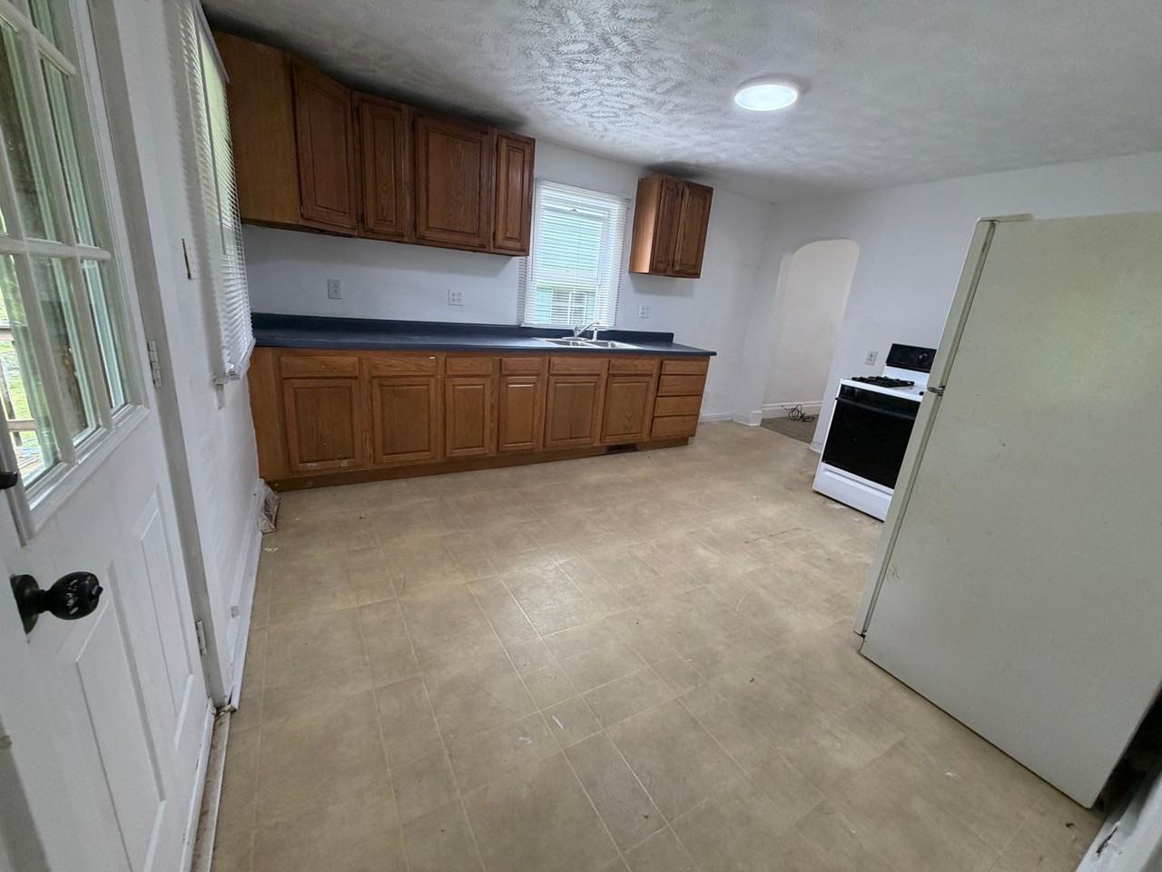 31 Maple St - Photo 2 of 10