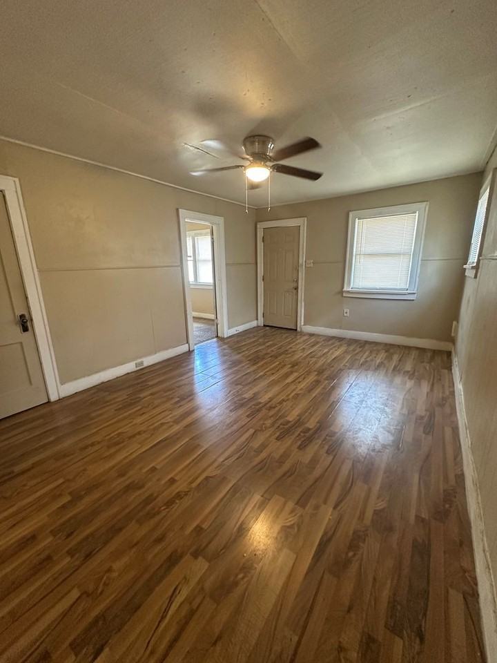 1112 S Hayden St - Photo 3 of 12