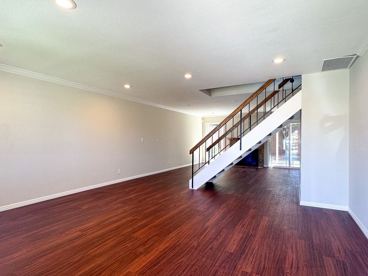 4577 Meadowhurst Ct - Photo 4 of 18