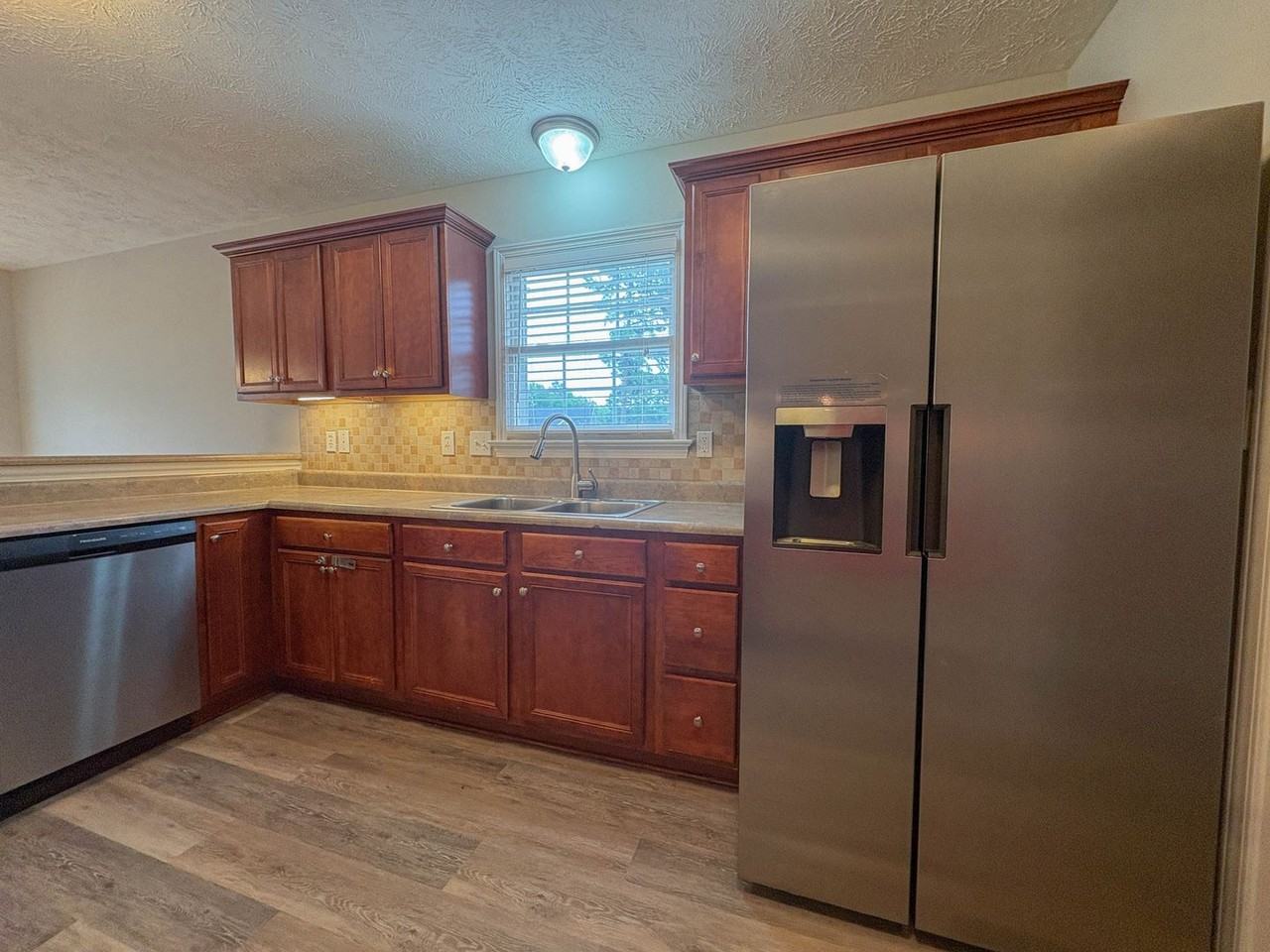 3426 Broomsgrove Dr - Photo 4 of 20