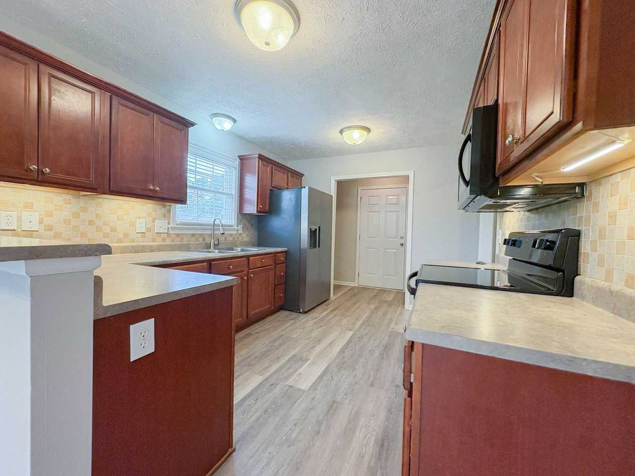 3426 Broomsgrove Dr - Photo 5 of 20