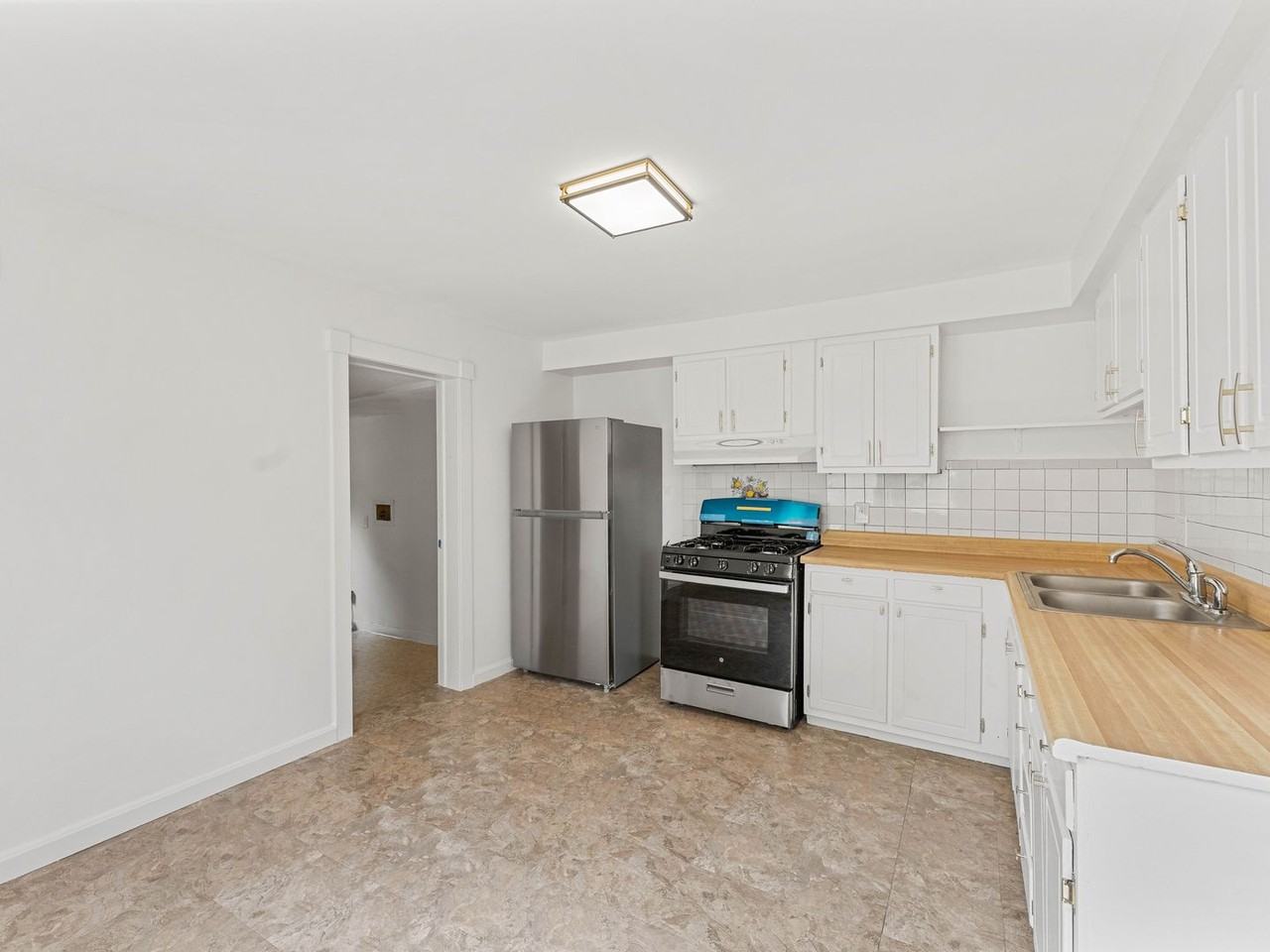 124 Rancocas Rd - Photo 2 of 26