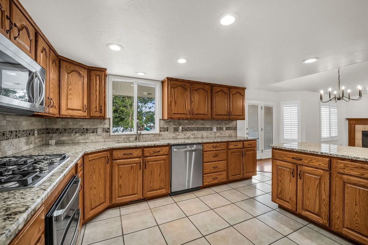 1429 Flint Meadow Dr - Photo 4 of 50