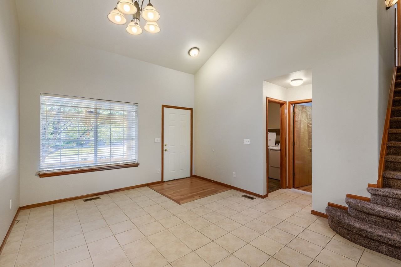 9635 Moss Rose Cir - Photo 3 of 12