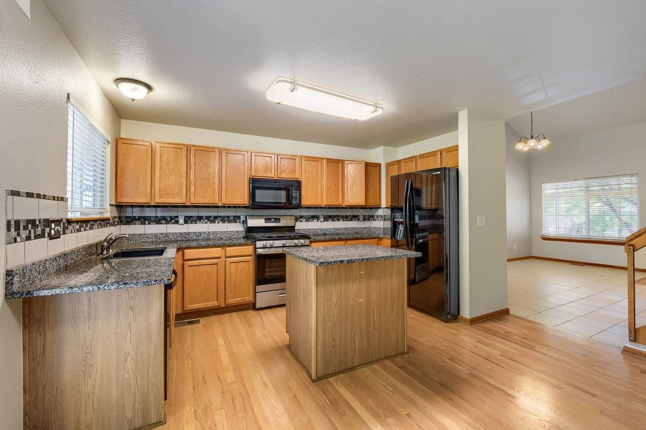 9635 Moss Rose Cir - Photo 4 of 12