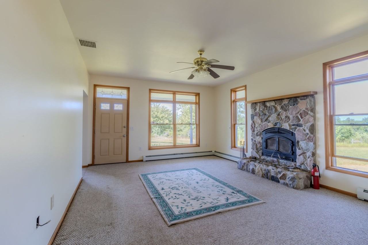 11225 S Leelanau Hwy - Photo 4 of 32