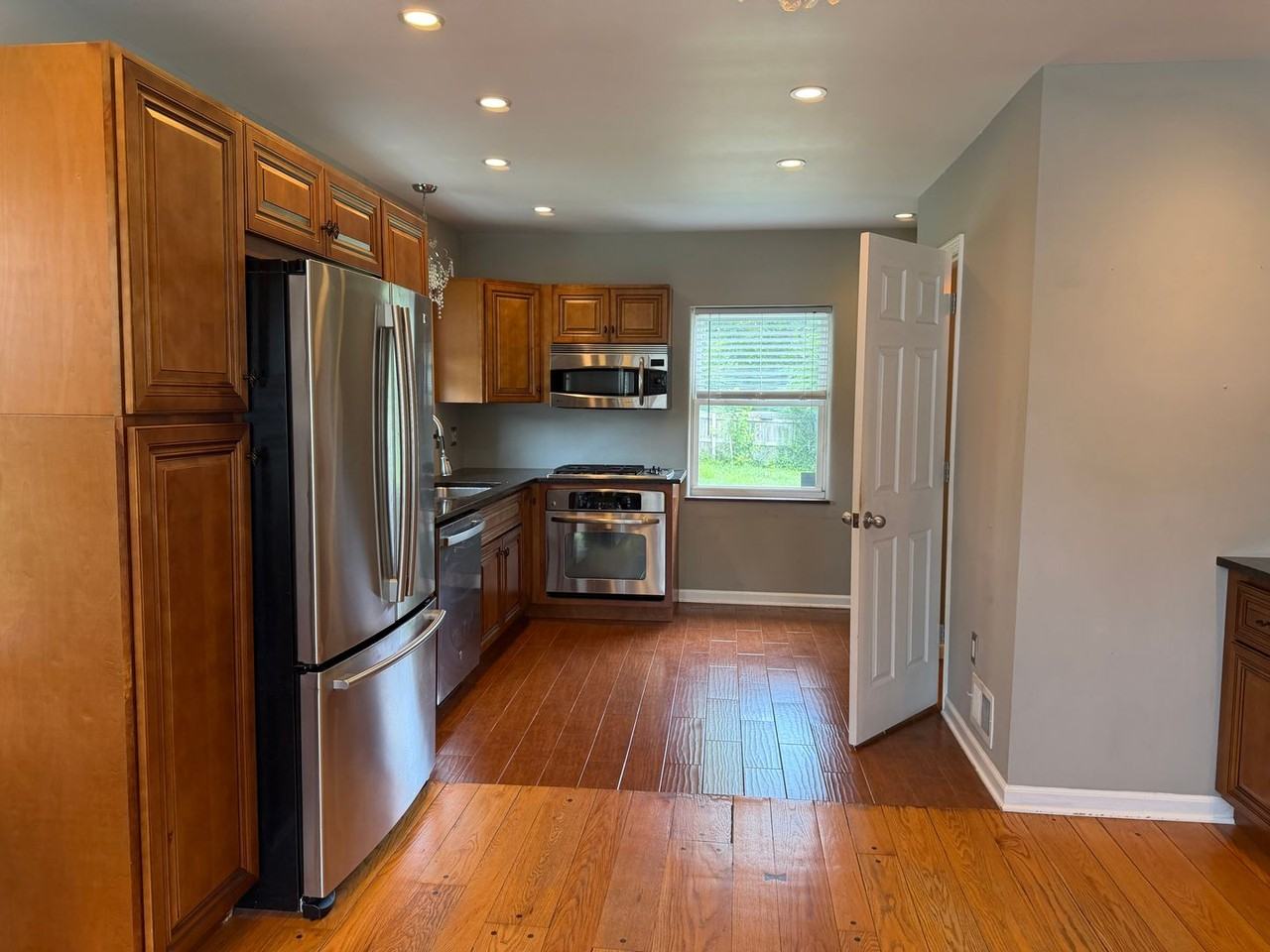 4158 Saint Lawrence Ave - Photo 3 of 6