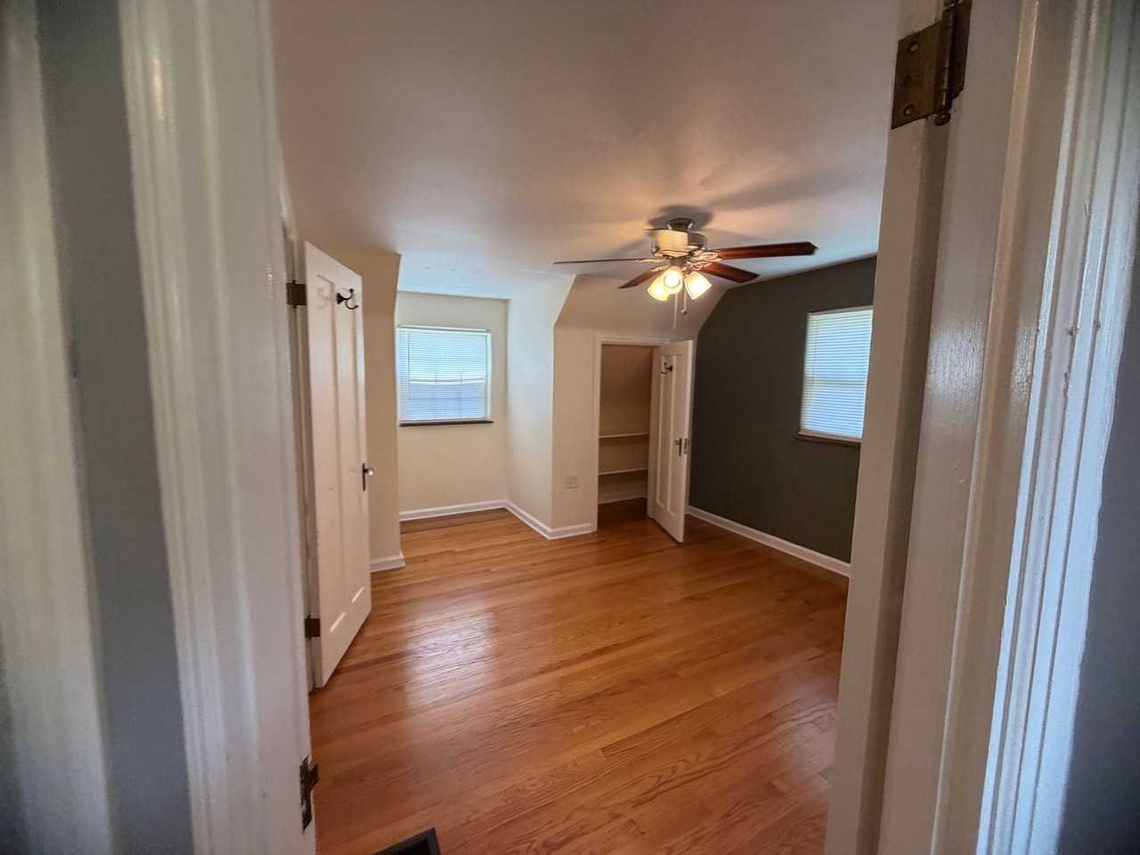 4158 Saint Lawrence Ave - Photo 4 of 6