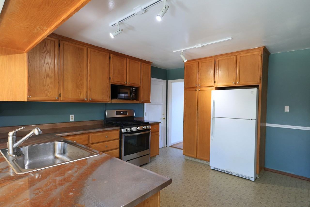 1744 County Ln - Photo 6 of 17