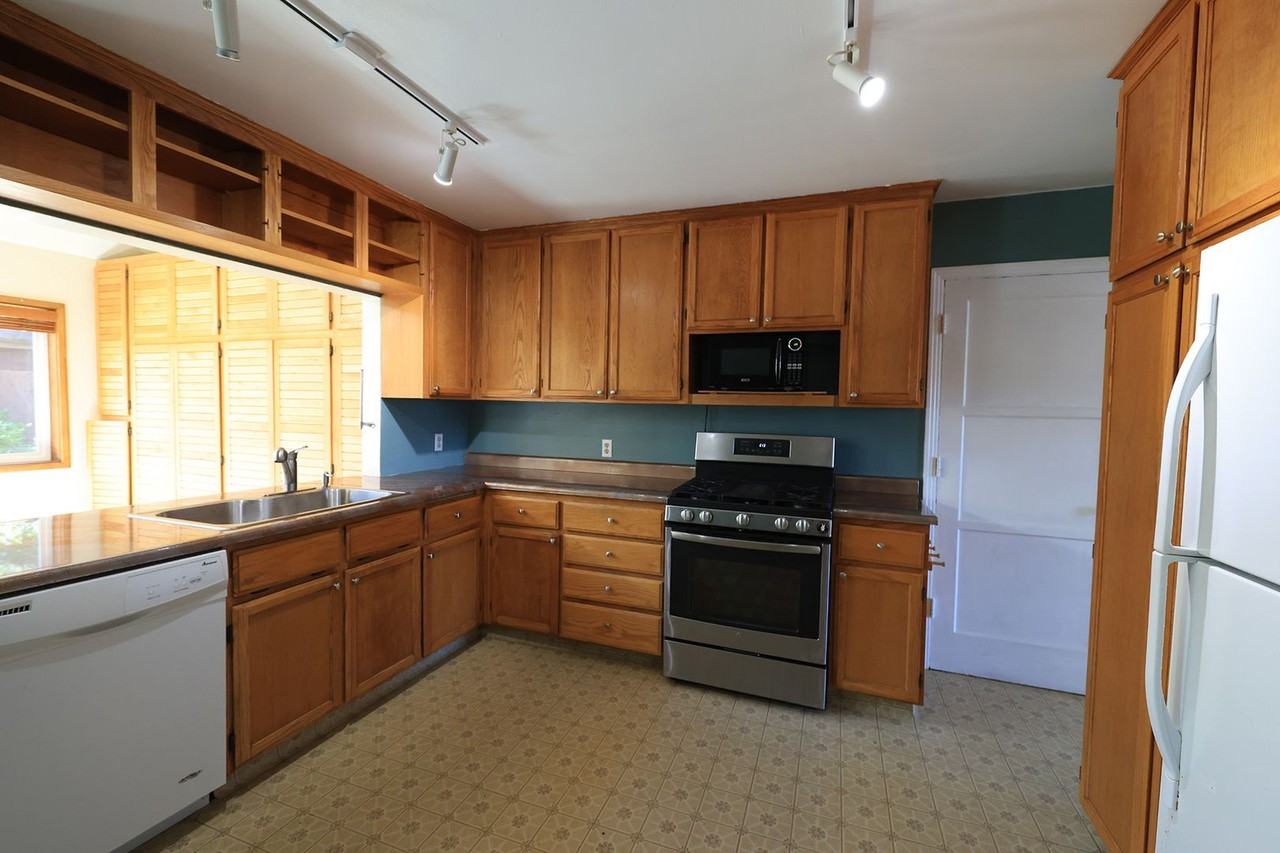 1744 County Ln - Photo 7 of 17