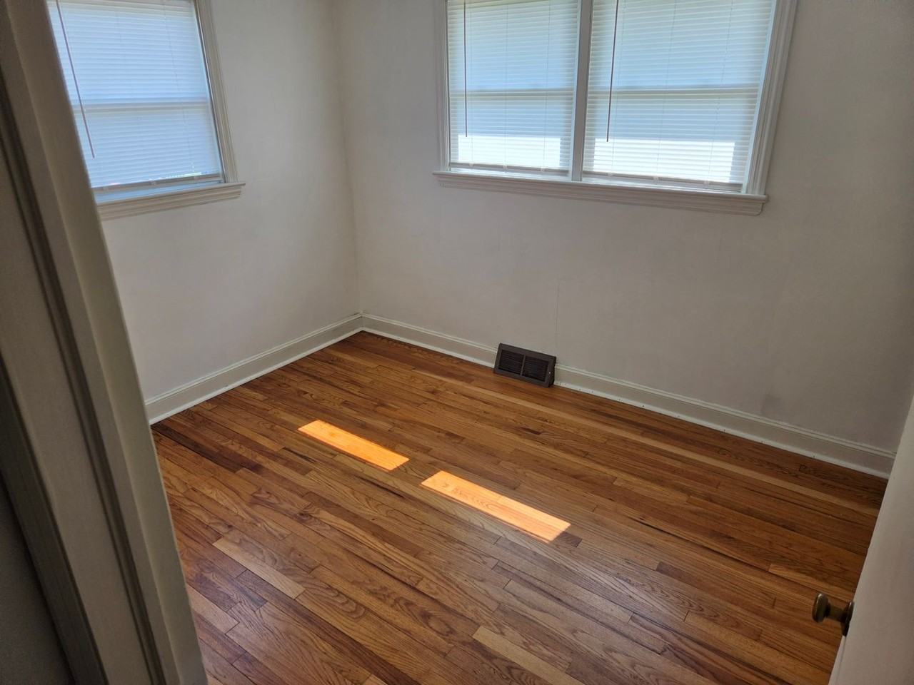 405 Stanton Rd - Photo 4 of 9