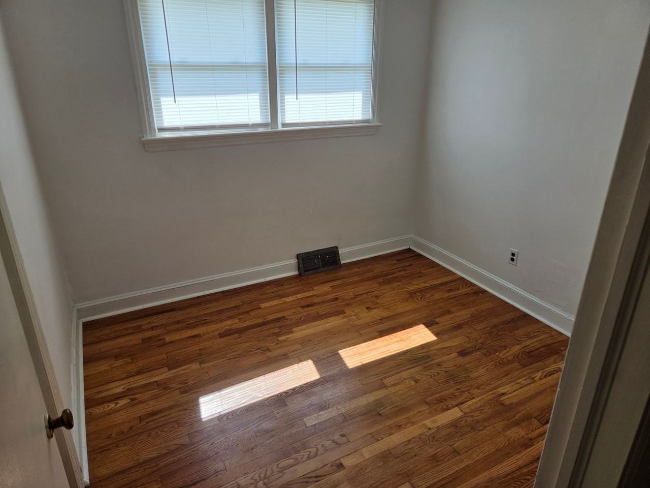 405 Stanton Rd - Photo 5 of 9