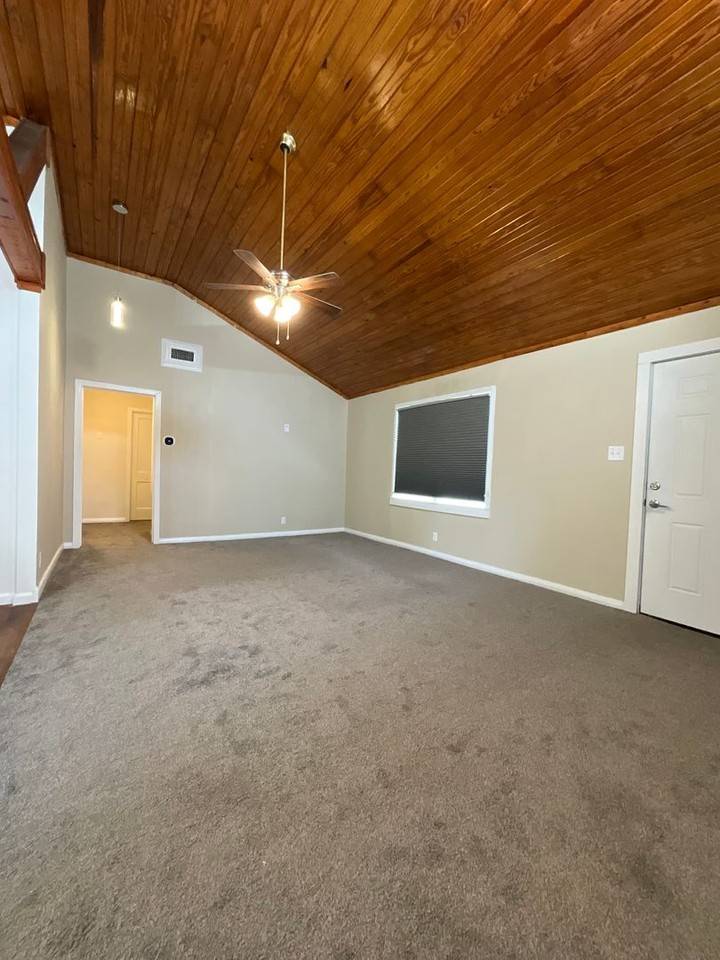 1307 Aaron St - Photo 7 of 38