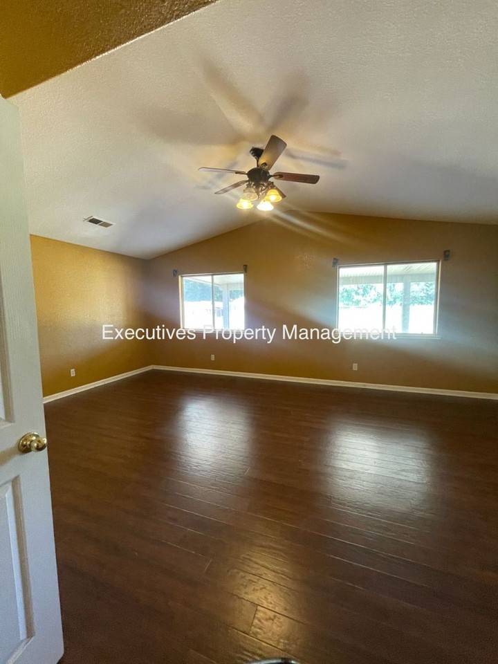 1308 Fairway Dr - Photo 6 of 11