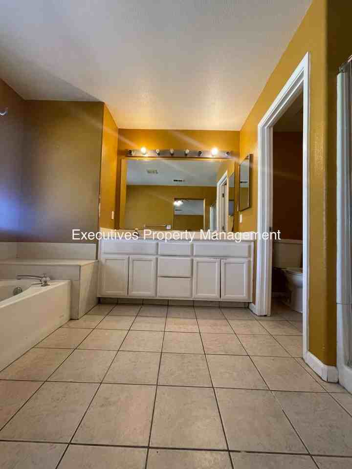 1308 Fairway Dr - Photo 7 of 11