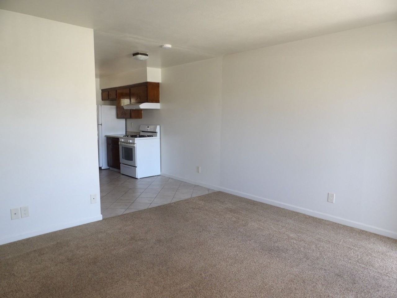 504 1/2 W Walnut Ave #A - Photo 2 of 11