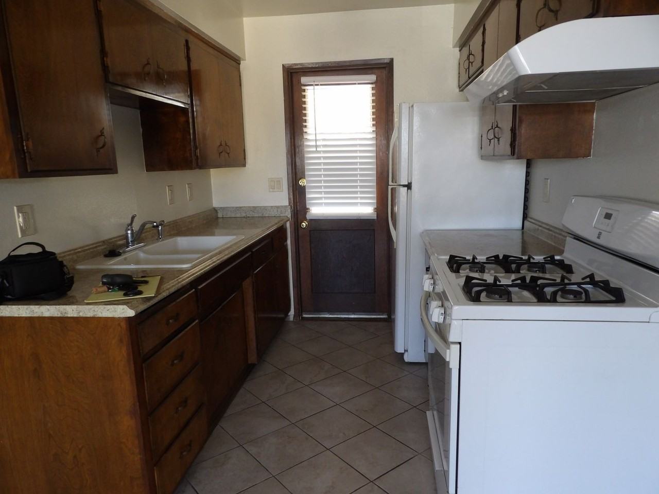 504 1/2 W Walnut Ave #A - Photo 4 of 11