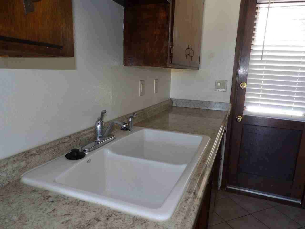 504 1/2 W Walnut Ave #A - Photo 6 of 11