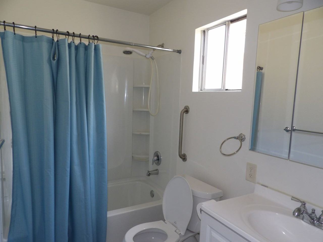 504 1/2 W Walnut Ave #A - Photo 7 of 11