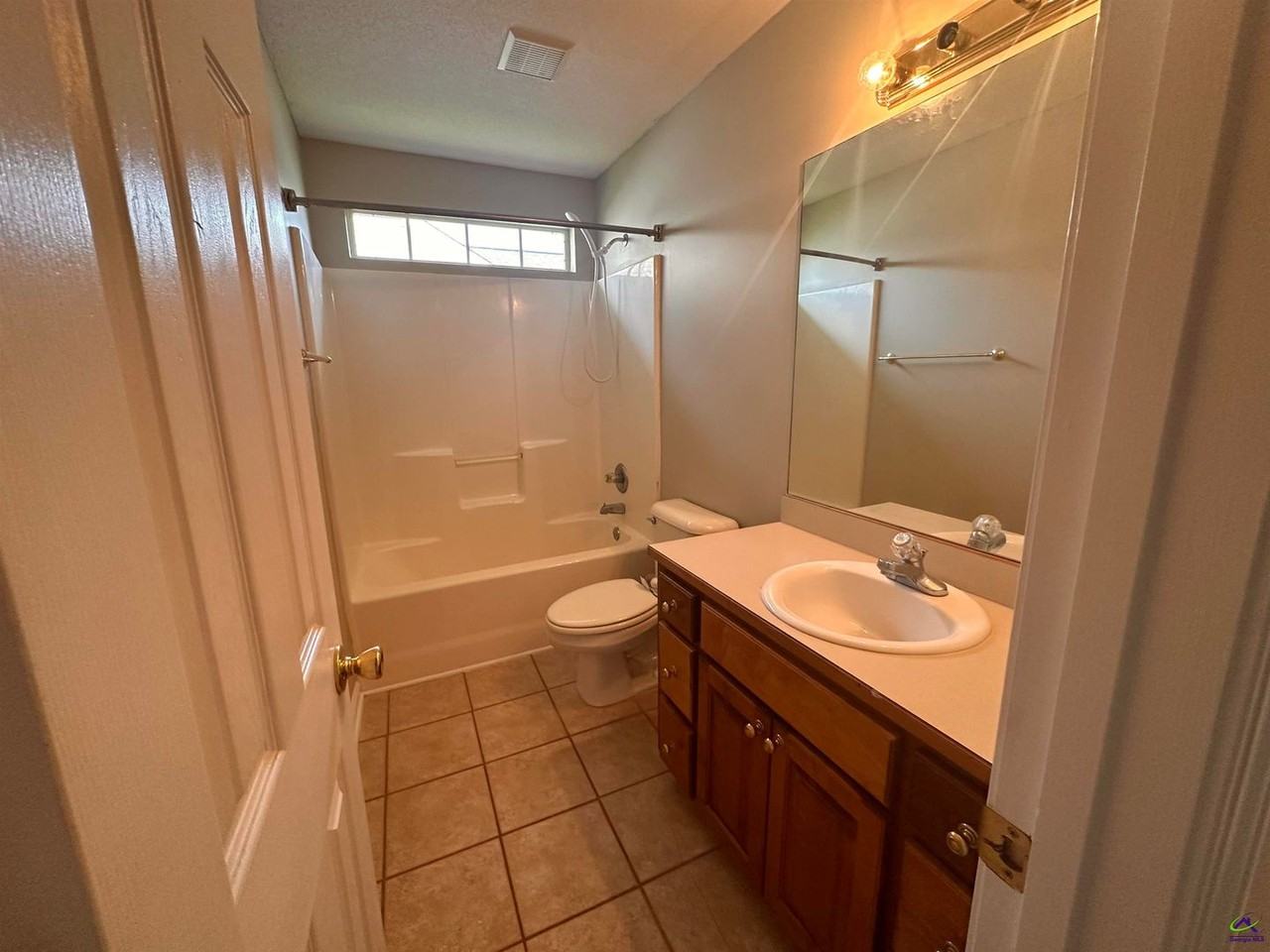 123 Larkspur Ln - Photo 4 of 20