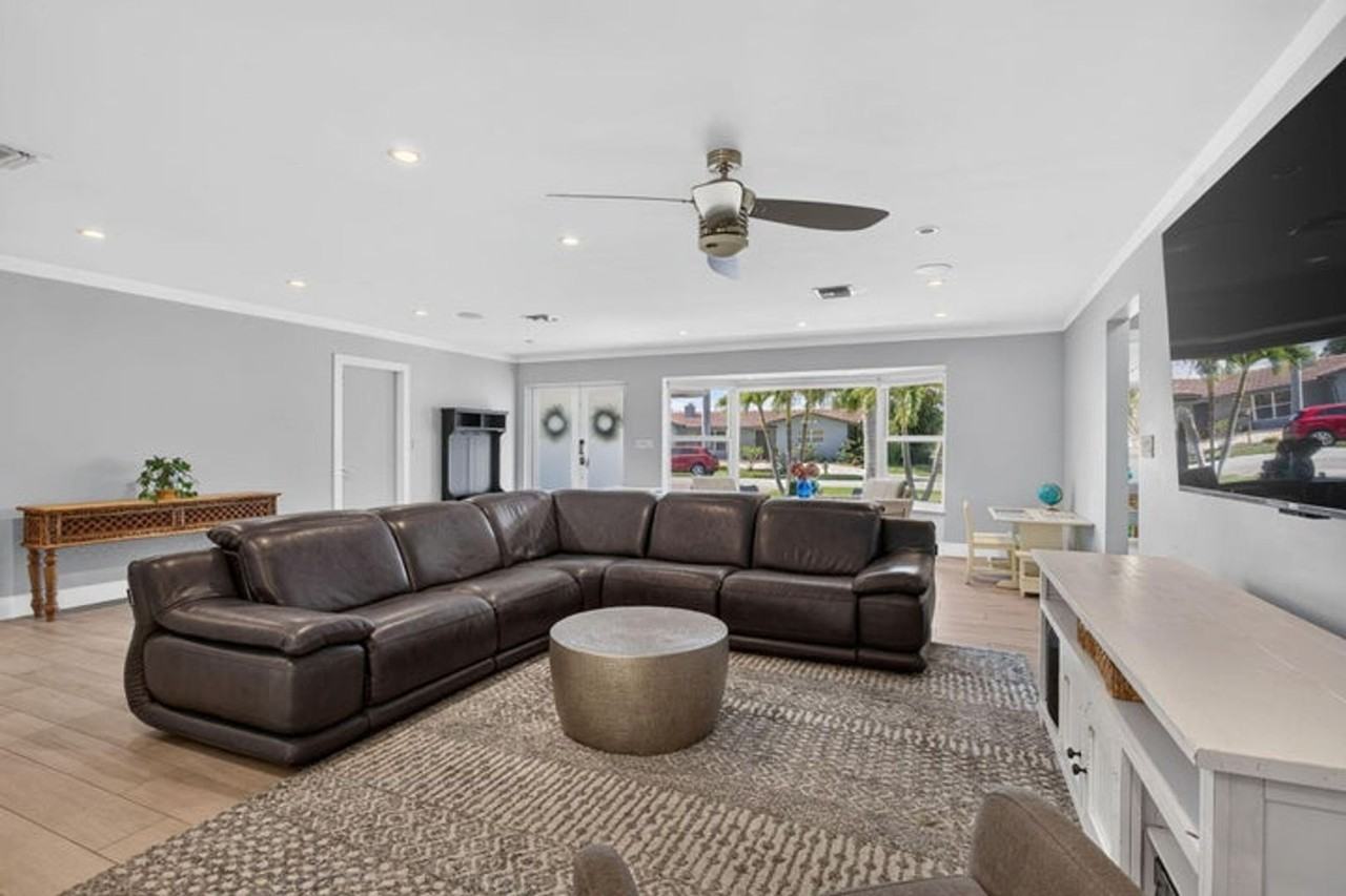 1270 Se 14th Ct - Photo 7 of 19