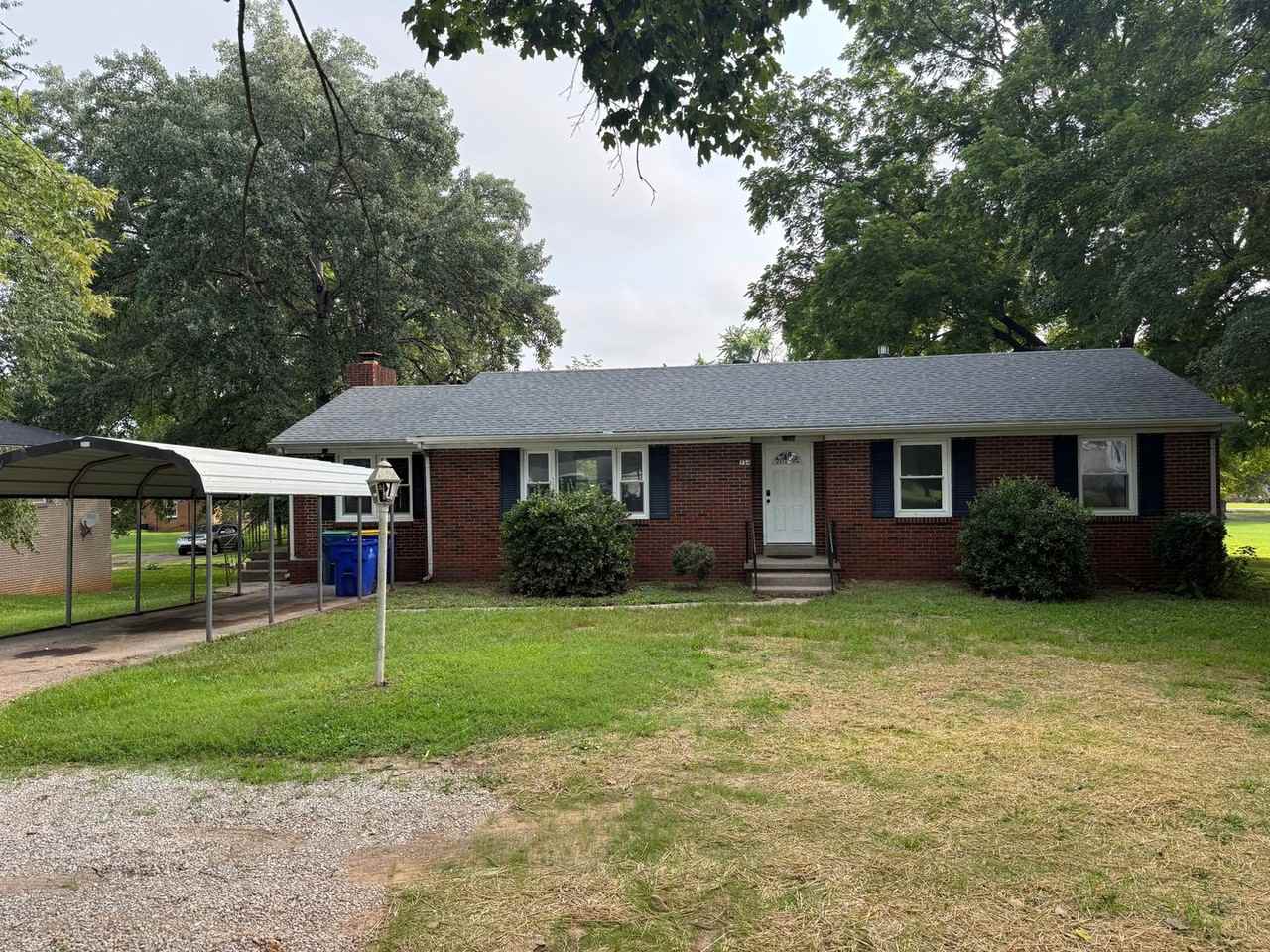 754 N Main St