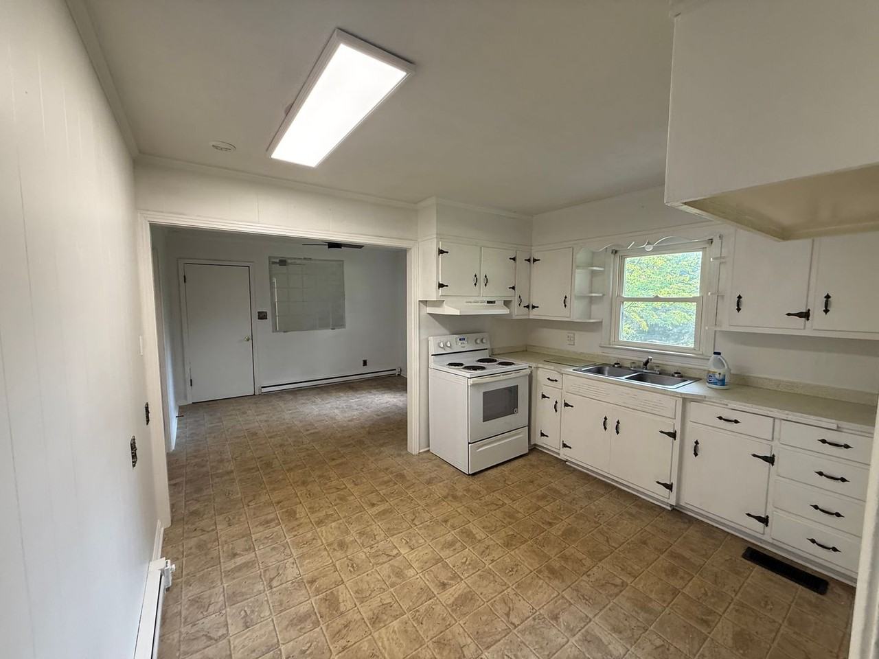 754 N Main St - Photo 3 of 16