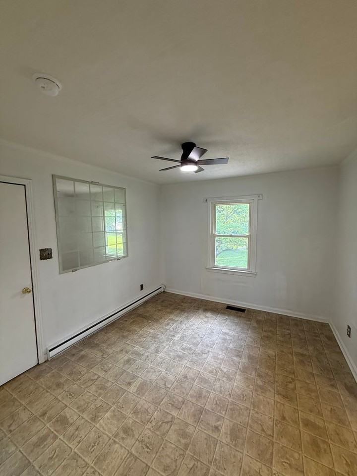 754 N Main St - Photo 5 of 16