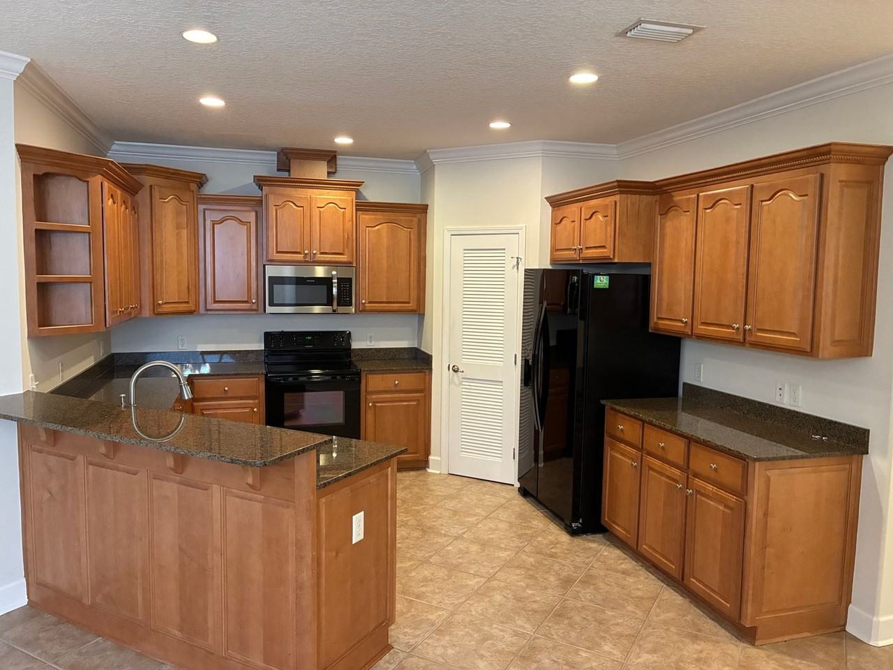 541 Eagle Blvd - Photo 4 of 14