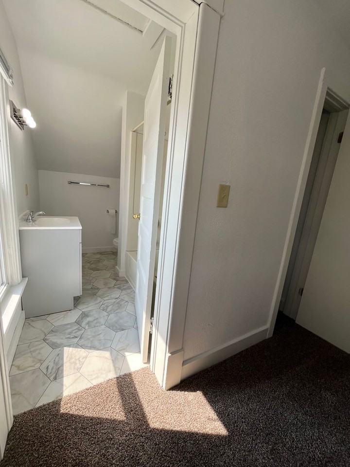 403 E 14th St - Photo 6 of 19