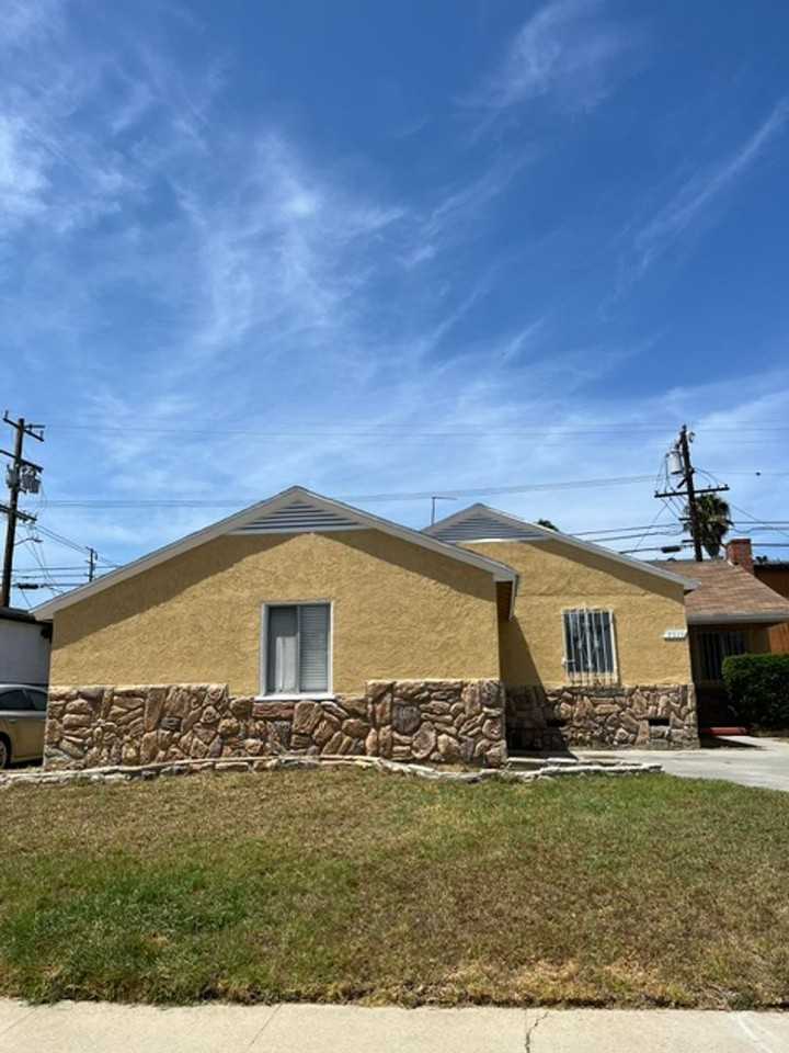 2319 W 129th St - Photo 2 of 3