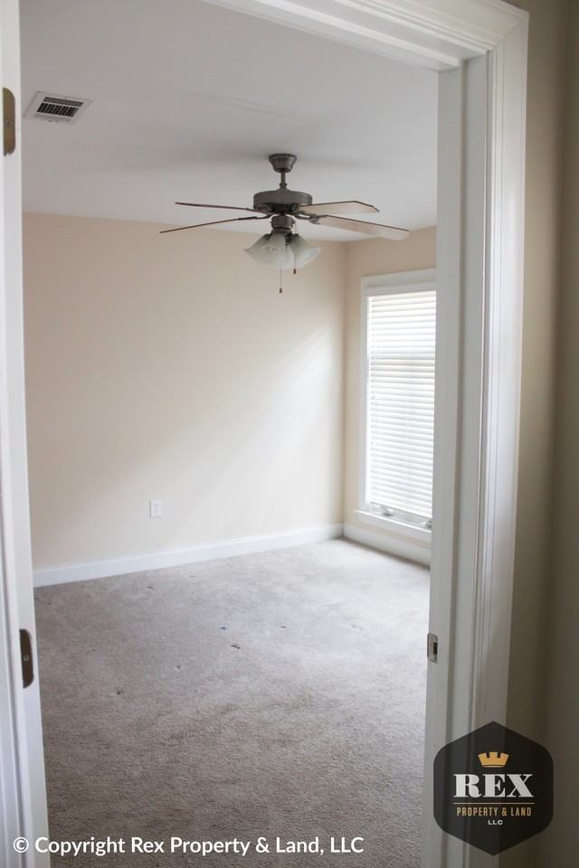 112 Landing Dr - Photo 2 of 9