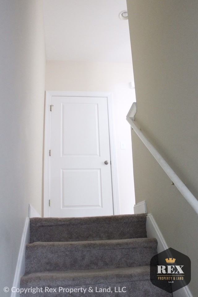 112 Landing Dr - Photo 3 of 9
