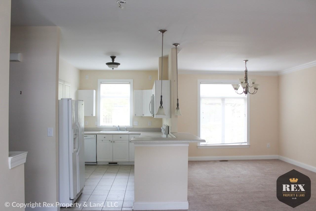 112 Landing Dr - Photo 4 of 9