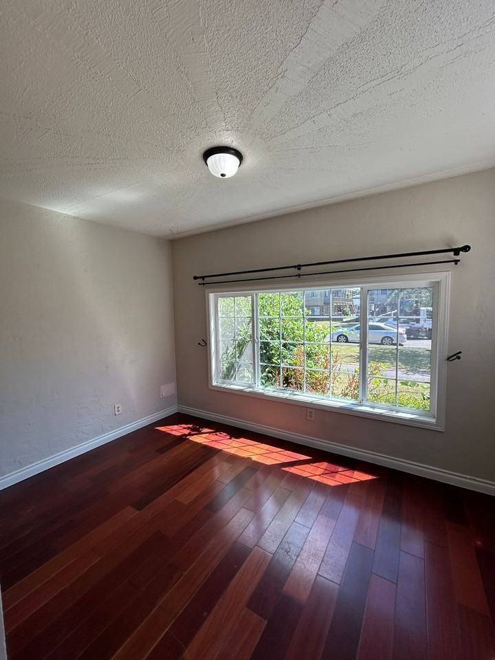 1247 10th Ave - Photo 4 of 18