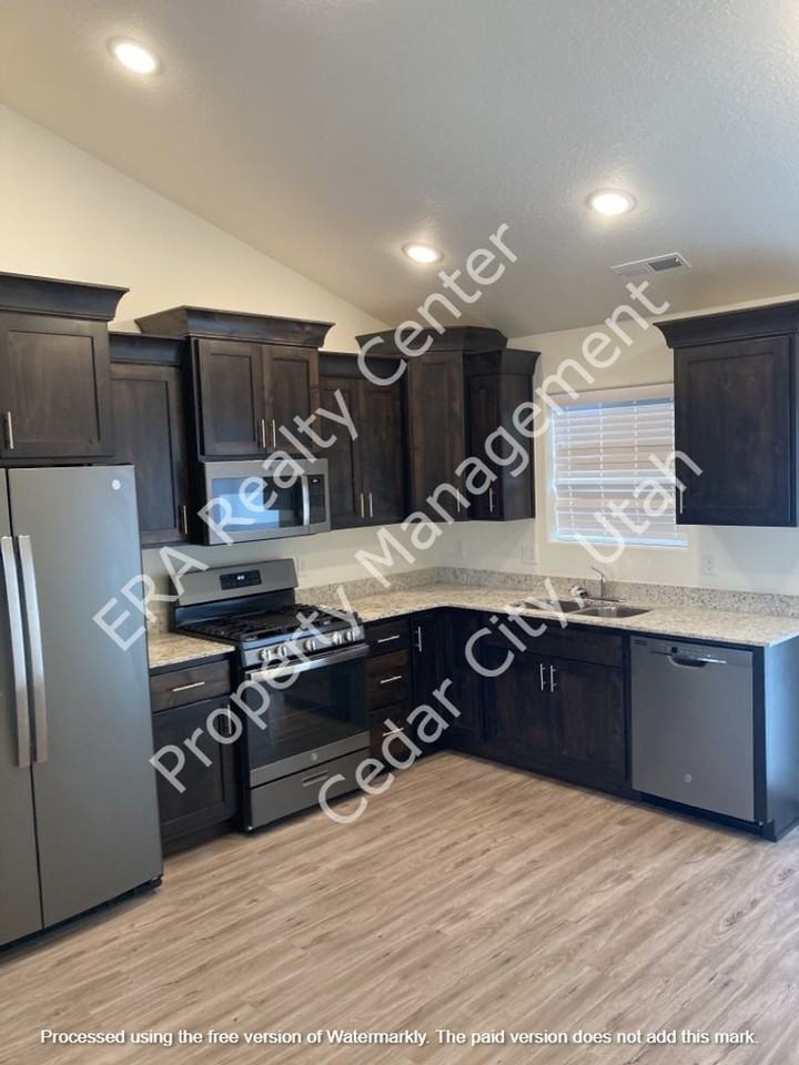 2334 N 450 W - Photo 5 of 18