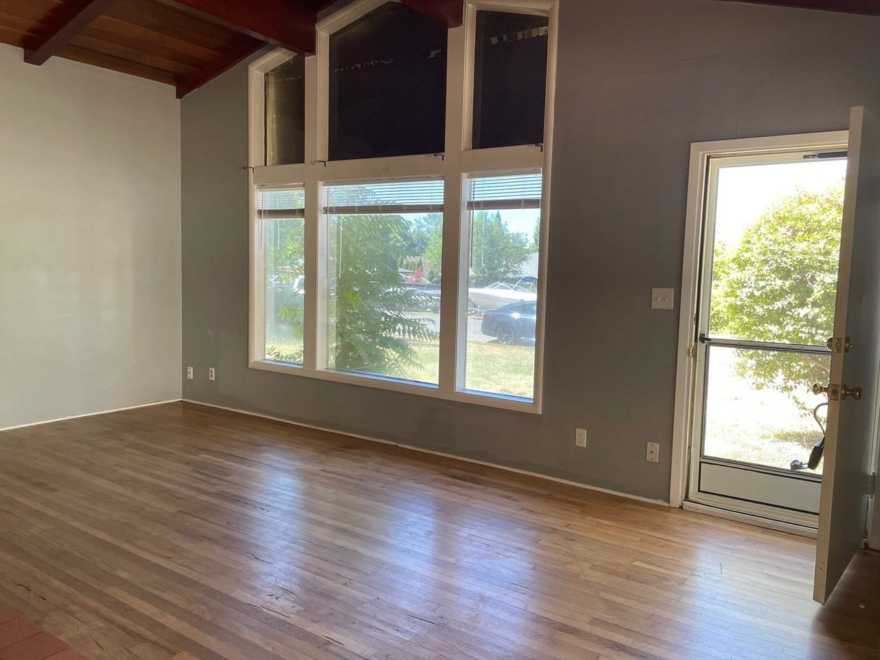 412 Barnes Ave - Photo 4 of 20