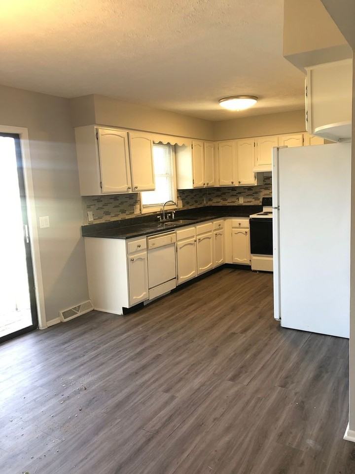 12730 Larimore Ave - Photo 6 of 22