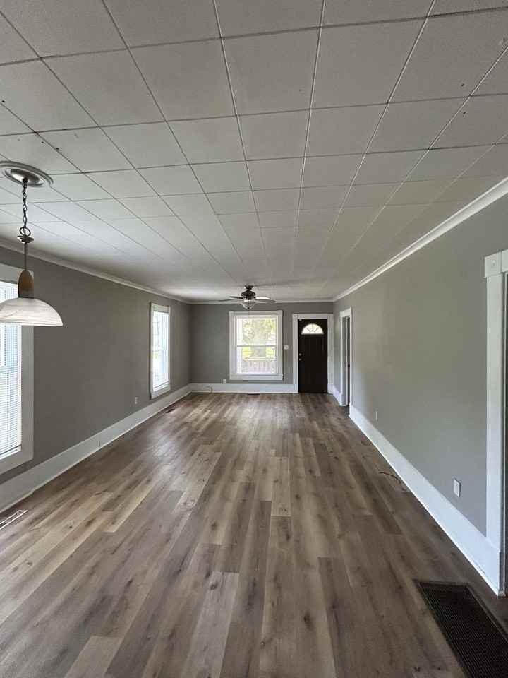706 W Kansas St - Photo 3 of 11