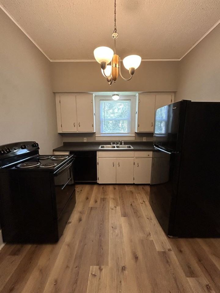 706 W Kansas St - Photo 4 of 11